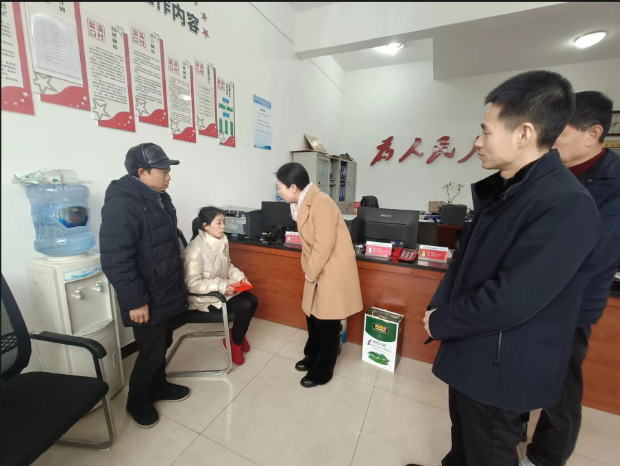 汪秀丽慰问.png 汪秀丽慰问.png