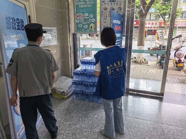 通江街道 爱心冰柜_副本600.jpg